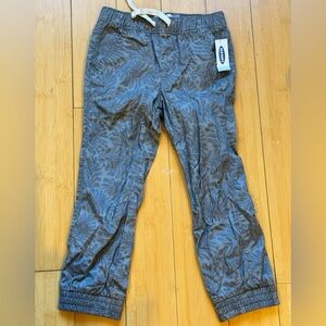 NEW! WITH TAGS! Old Navy Gray Pattern Fern Chino Kids Joggers Pants Sz 5T